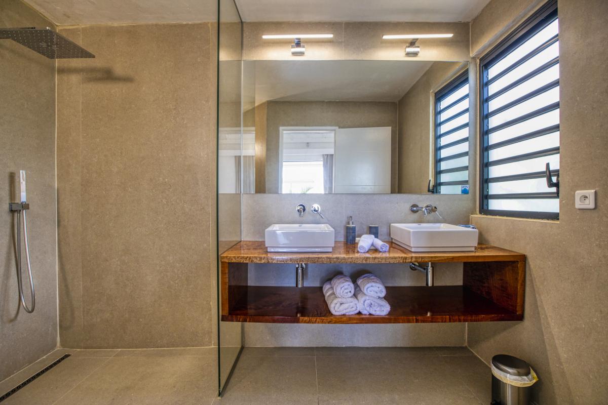 Location villa Saint Martin Terres Basses - villa 5 chambres 10 prsonnes - 300m de la plage de Baie aux Prunes - Vue mer et Piscine (23)